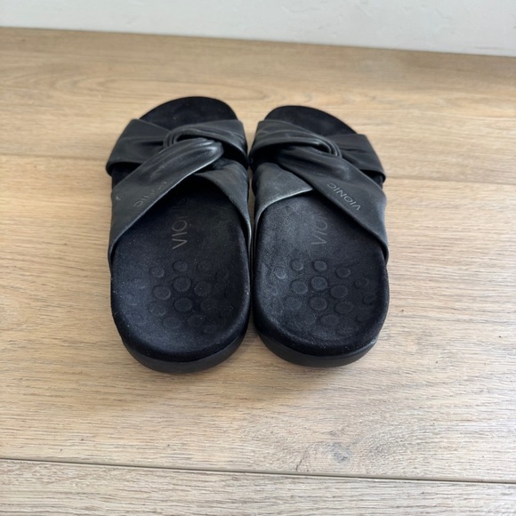 Vionic Black Leather Twist Sandal - Picture 3 of 5